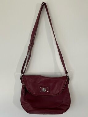 Dynamic Leather Crossbody Purse